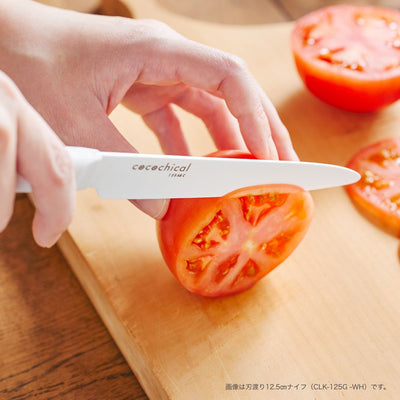 京セラcocochical(ココチカル)セラミックナイフでトマトをスライスする