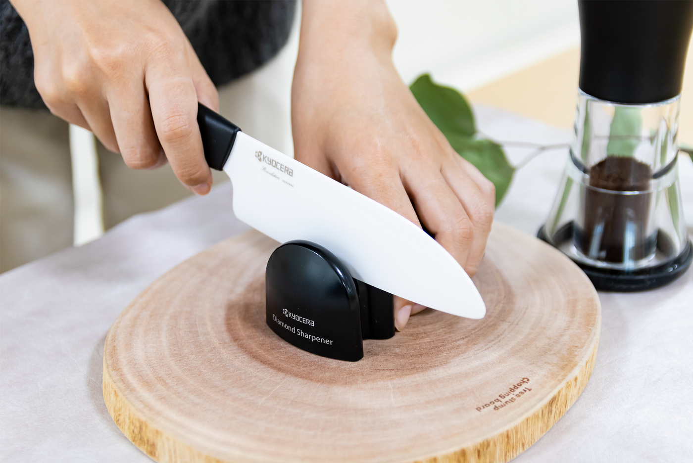 京セラ ダイヤモンドロールシャープナー(包丁研ぎ器)セラミック・金属 京セラ ダイヤモンドロールシャープナー(包丁研ぎ器)セラミック・金属